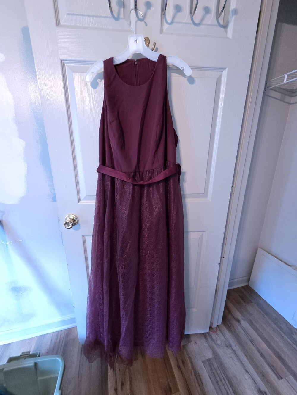 White by Vera Wang--Crepe and Tulle T-Back Evening Dress Womens Size 20 Wine